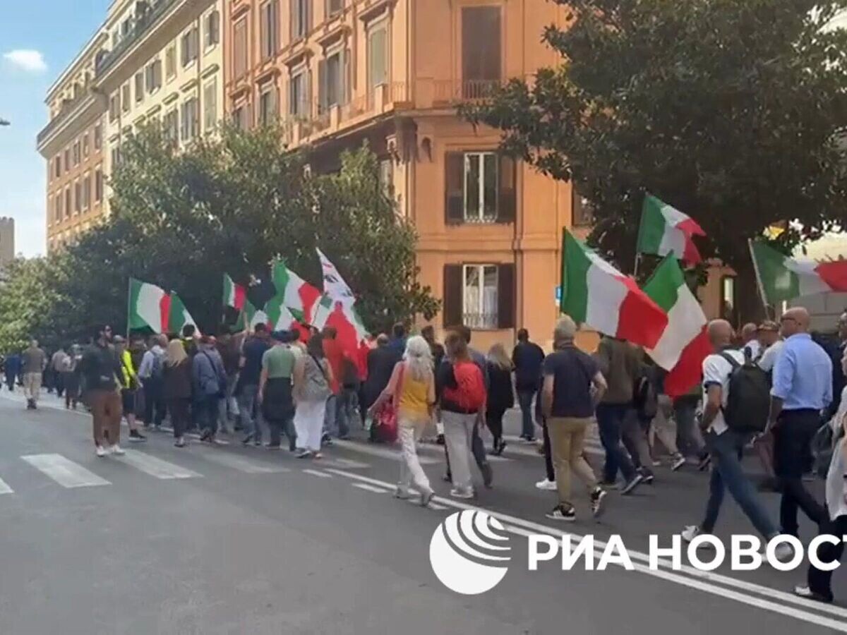    Протестное шествие против политики ЕС в Риме© РИА Новости