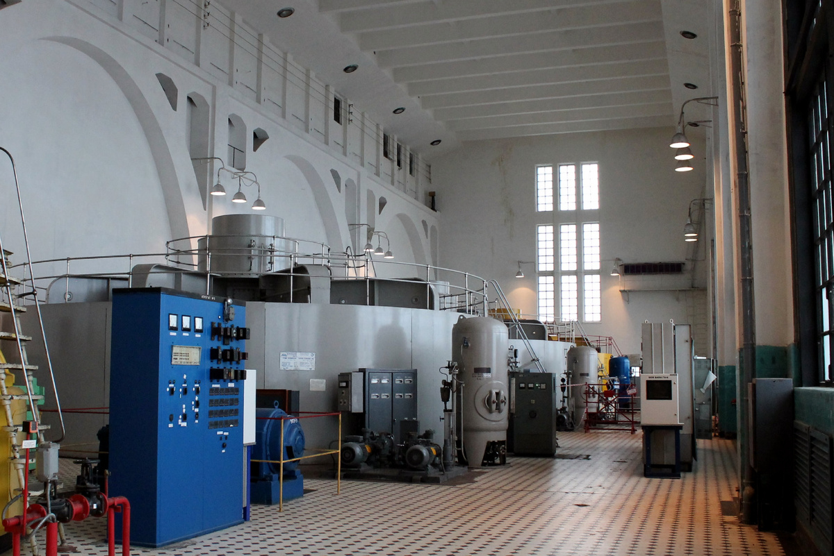 Изображение: современные российские гидроагрегаты на Волховской ГЭС. Изображение: Сайга20К, CC BY-SA 4.0, commons.wikimedia.org