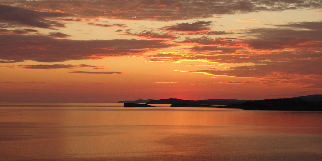 КАКАЯ-ТО СИЛА СНОВА ВЛЕЧЕТ ТУДА, К ОЗЕРУ. "Байкальская фотосерия" Автор Валерий Железняков