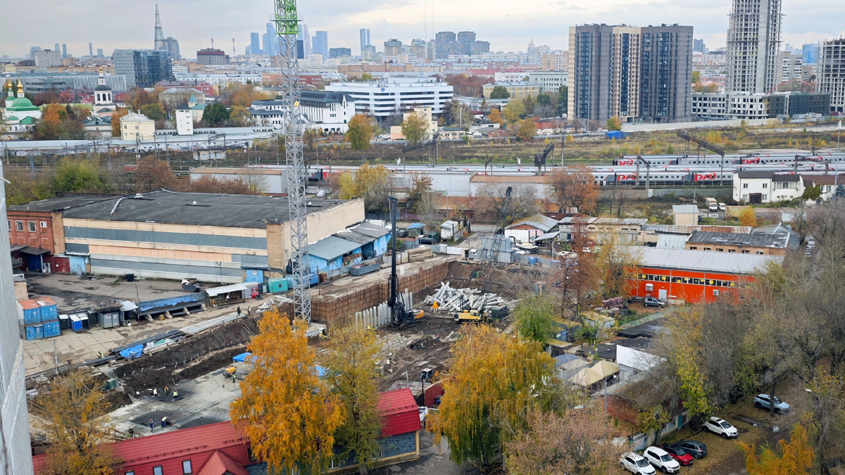 UPD: стройплощадка, 18.10.25г. Заливка плиты в южной части здания