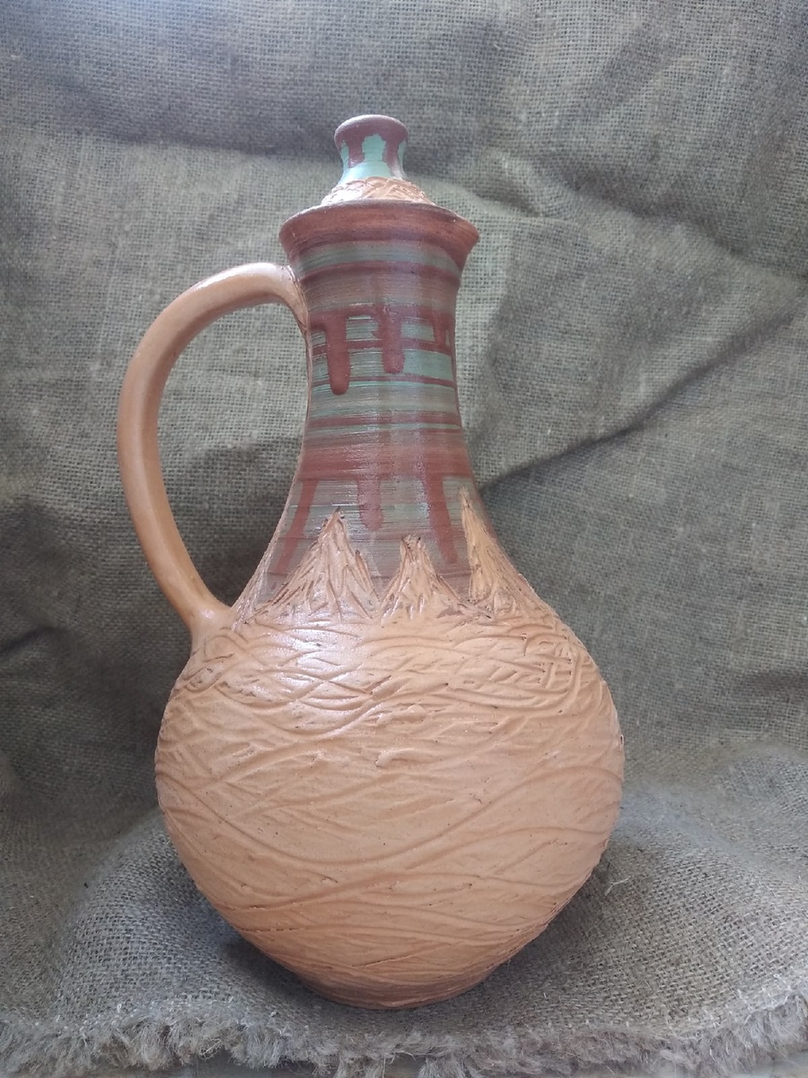 Горло бутылки покрыто ангобами