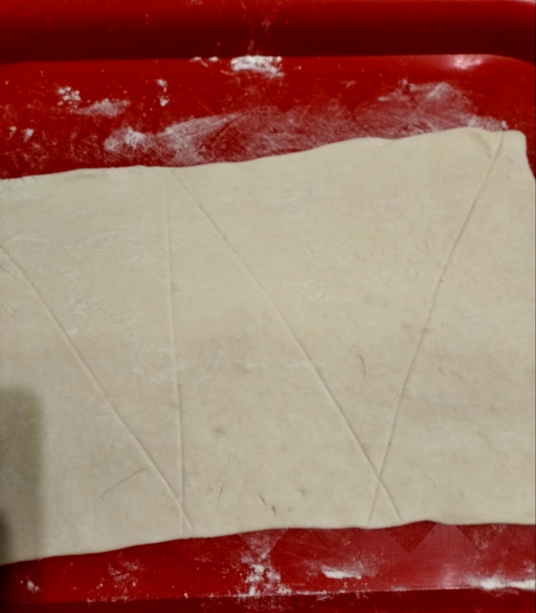 ЧЕРНОВУЮ РАЗМЕТКУ ДЕЛАЛА ПЛАСТИКОВЫМ НОЖОМ