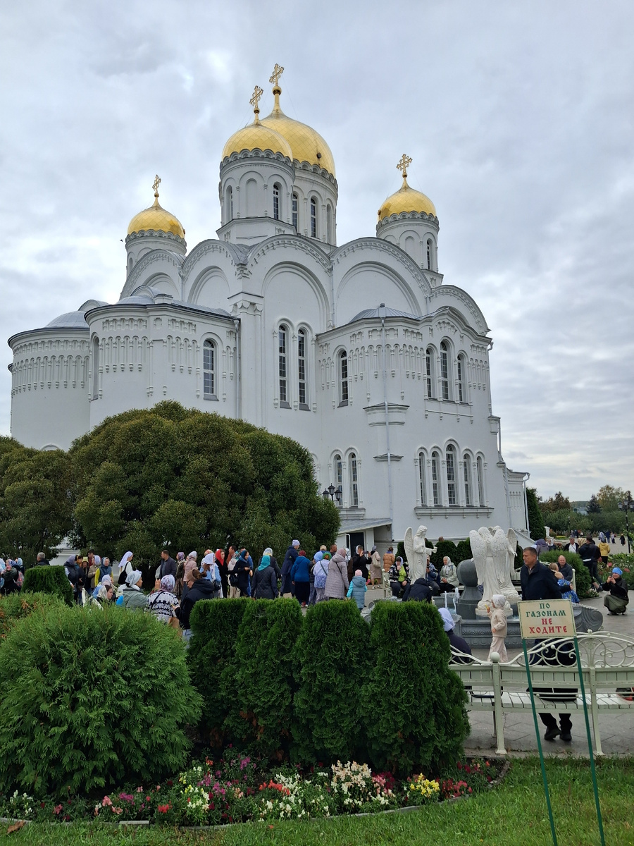 Село Дивеево Нижегородской области. Преображенский собор Серафимо-Дивеевского монастыря. Фото автора. 