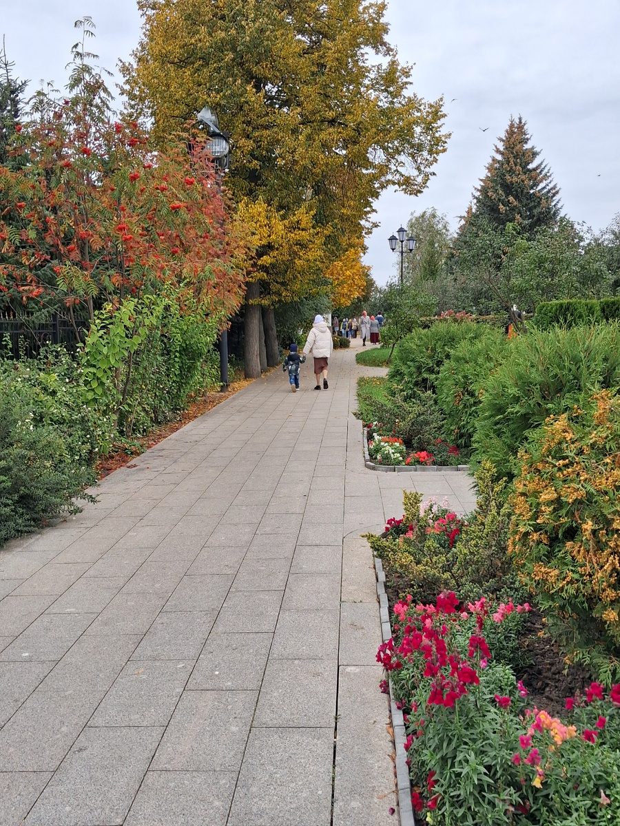 На тропинках монастыря. Фото автора. 