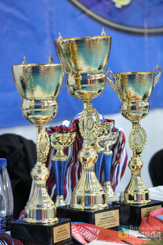 За кубки приехала побороться вся область📷    В Волжском прошёл Кубок Волгоградской области по армрестлингу
