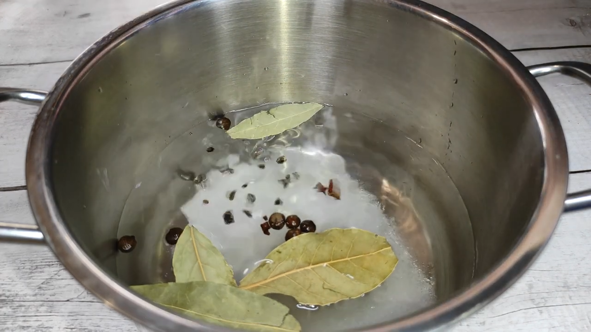 Малосольная скумбрия пряного посола. Фото автора. 