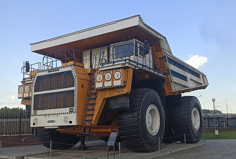 Белорусский гигант / БелАЗ-75710 – мировой рекордсмен в мире карьерной техники