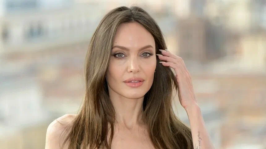 Анжелина Джоли