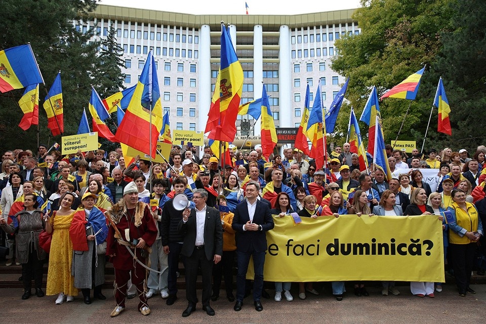    28 сентября 2025 года в Молдавии проходят выборы в парламент. Вокруг голосования уже несколько недель бурлит целый океан скандалов REUTERS