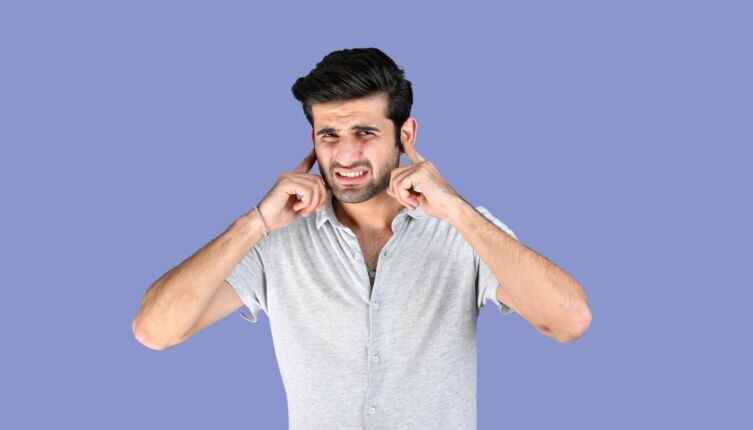    Почему возникает шум в ушах и как это лечится? Фото:Fotos on Unsplash