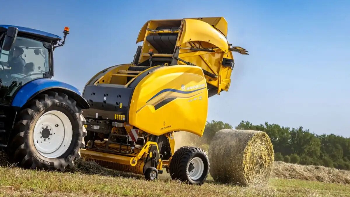 Фото: agrartechnik.ch
New Holland представил новые рулонные пресс-подборщики с переменной скоростью прессования