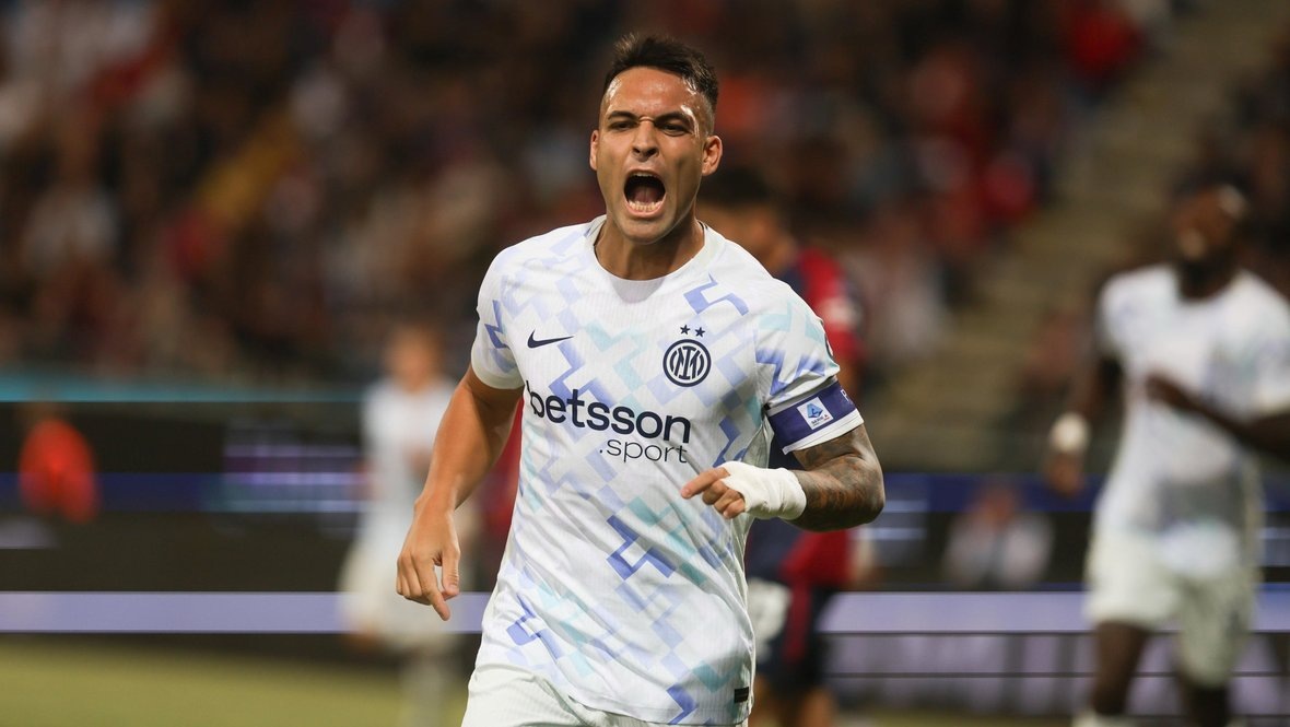    Лаутаро Мартинес в матче против «Кальяри» (2:0). Global Look Press