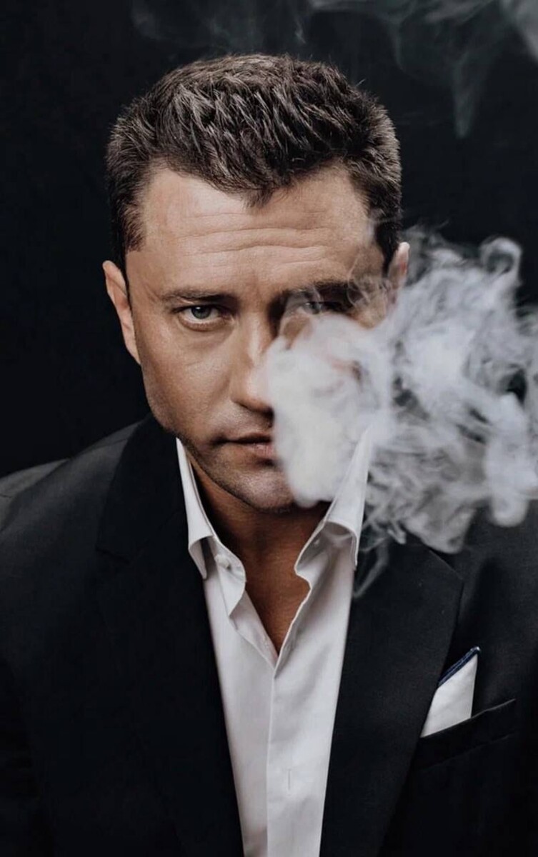 Павел, кажется, больше любит себя