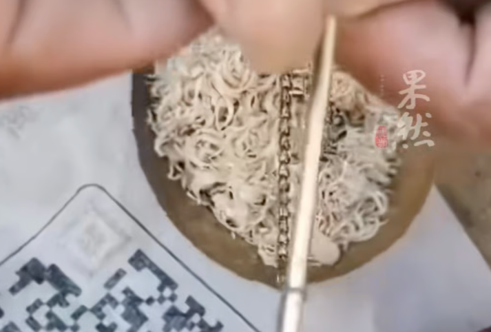 Взвешенные на аптекарских весах ногти!