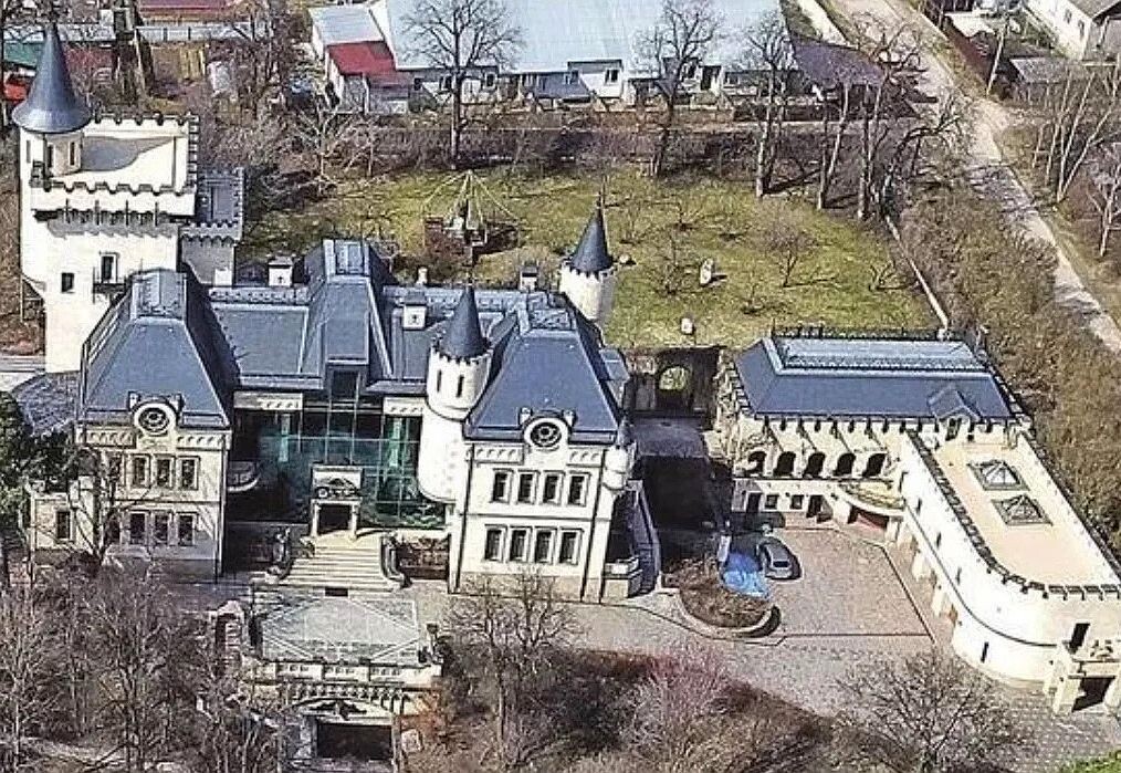 Замок Пугачевой в Грязи