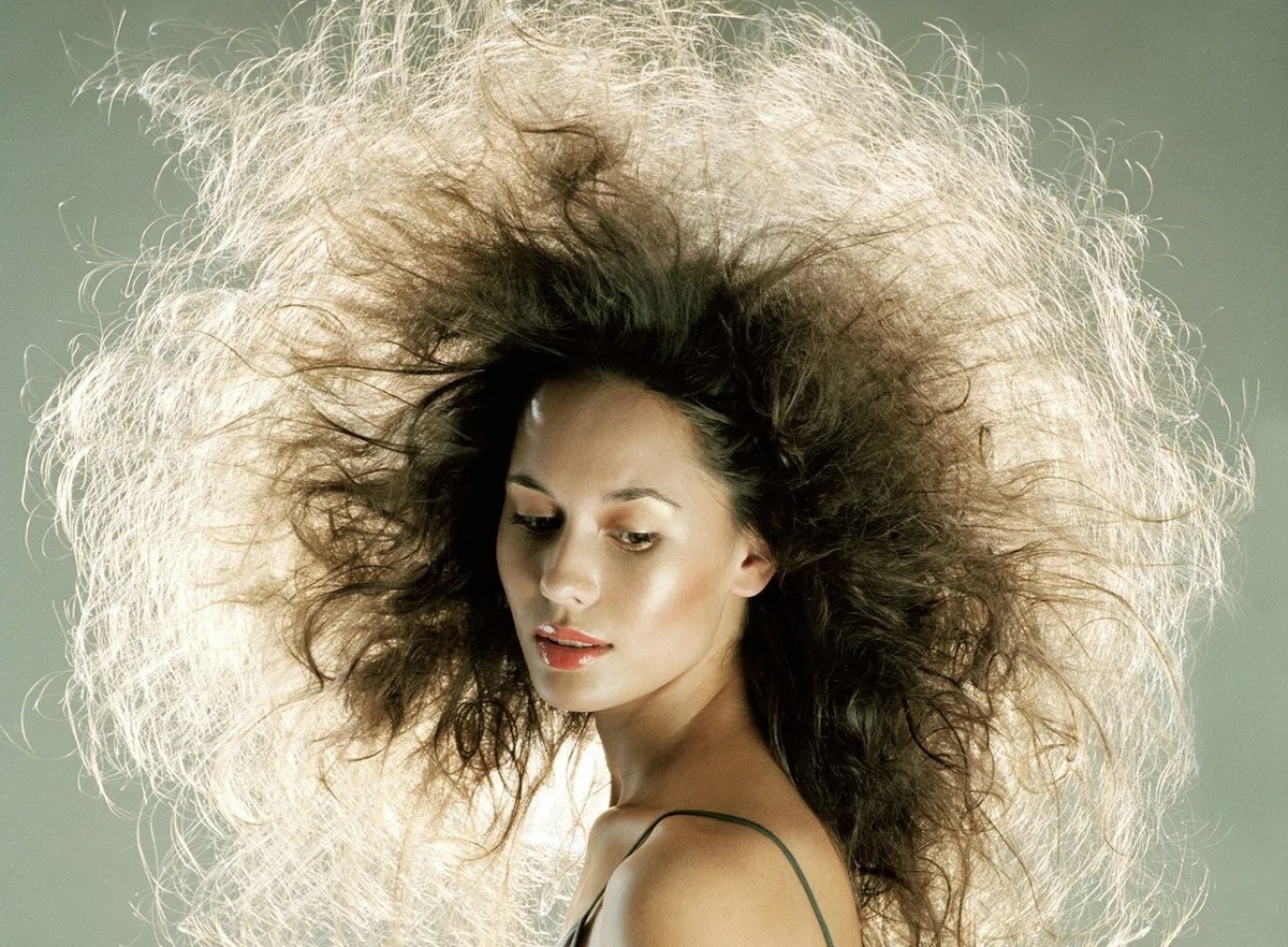 💇‍♀️ Волосы после окрашивания или выпрямления стали как солома? 
Можно ли их вернуть к жизни? Отвечаю честно — и просто✨