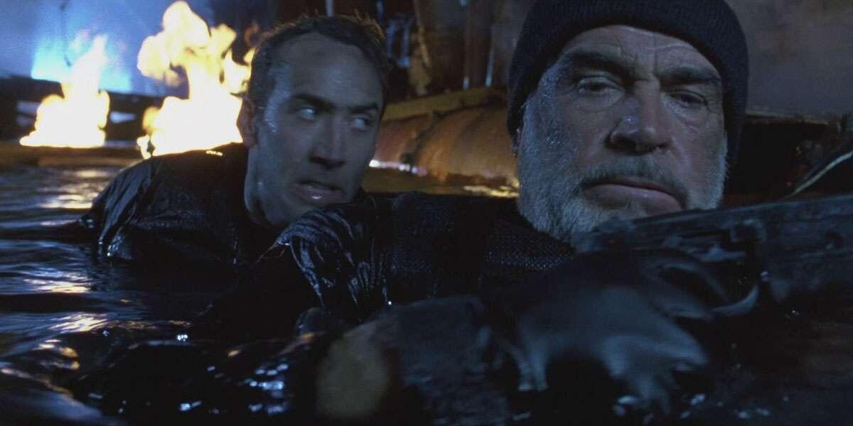 На съёмках сцены врыва от которого герои спаслись нырнув под воду, сэр Шон Коннери первый и единственный раз позволил себе в сердцах обматерить режиссёра, который заставил его нырять на старости лет