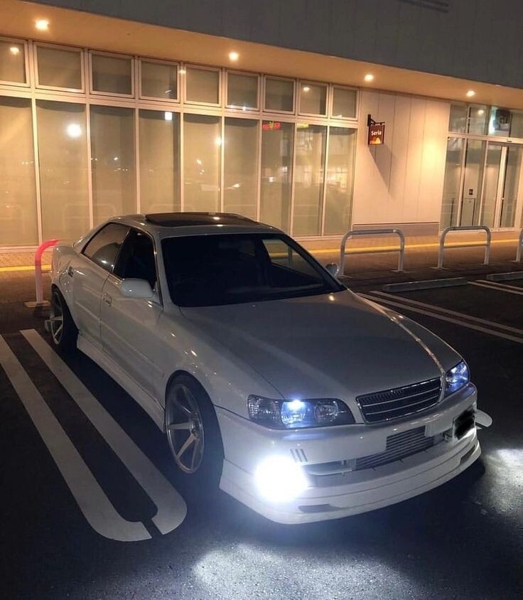 Toyota Chaser: Обзор модели

Основная информация

· Производитель: Toyota Motor Corporation
· Период выпуска: 1977 — 2001 годы
· Сегмент: Средний размер (D-сегмент)

Конструктивные особенности

· Тип кузова: 4-дверный седан
· Количество мест: 5
· Компоновка: Переднемоторная, заднеприводная
· Привод: Задний (4x2)