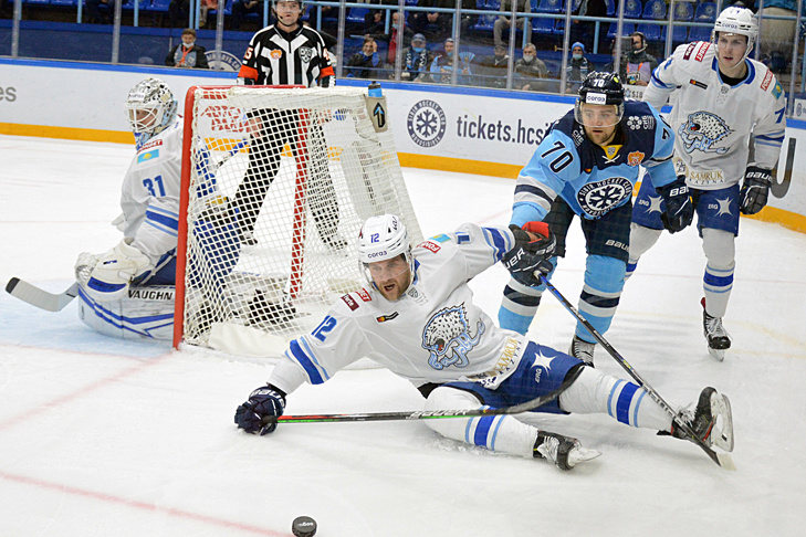    «Барыс» уже и позабыл, что такое победы, пока к нему в гости не приехала «Сибирь». Фото Артема Тиунова