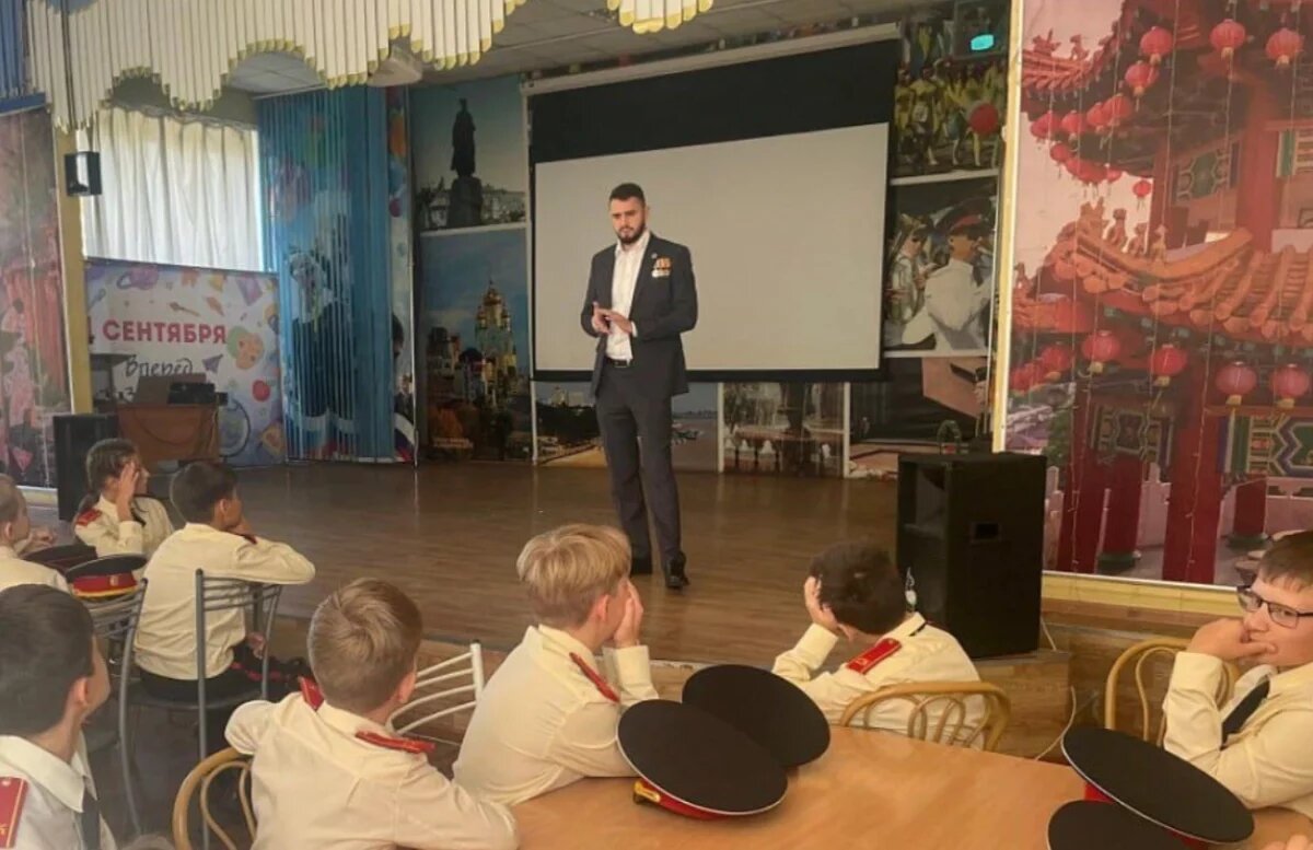    В Хабаровске ученики гимназии встретились с бойцами СВО