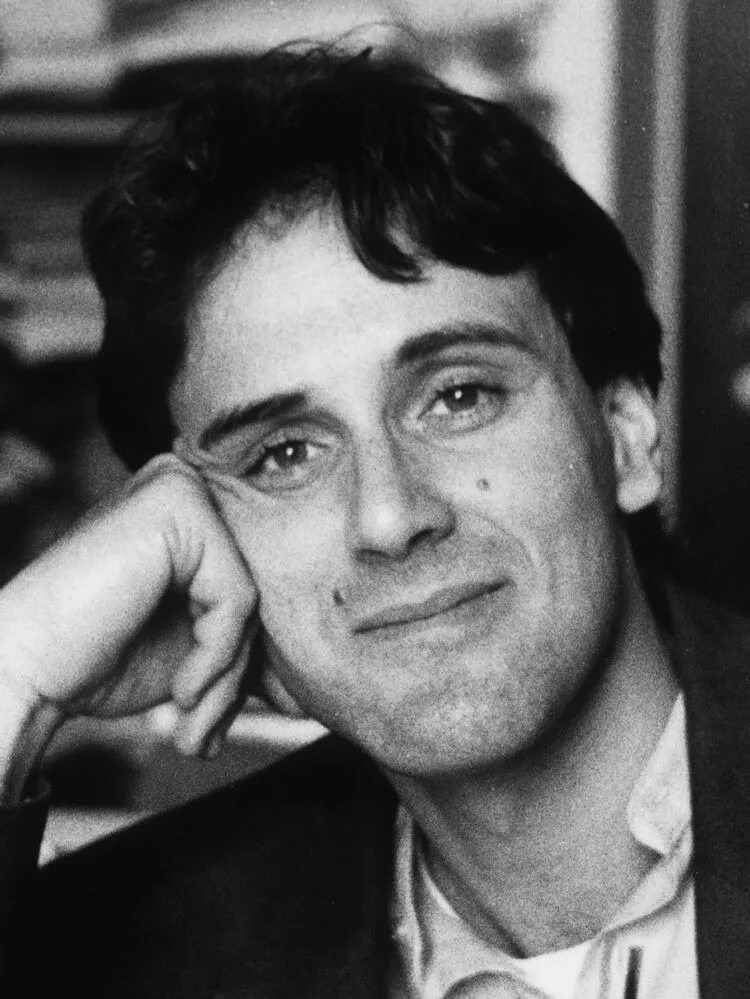 Дэвид Гатерсон - известный американский писатель, обладатель многочисленных литературных премий, включая престижную премию Фолкнера. 