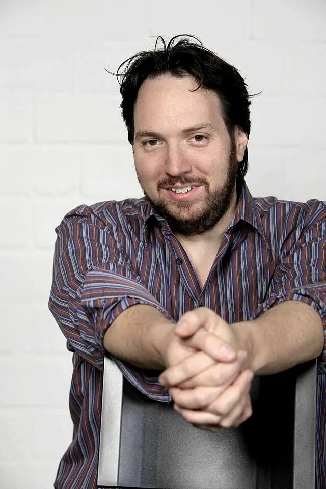 Карстен Себастиан Хенн - журналист, главный редактор винного журнала, ресторанный критик, винодел, и при всех этом, ещë и успешный писатель. 