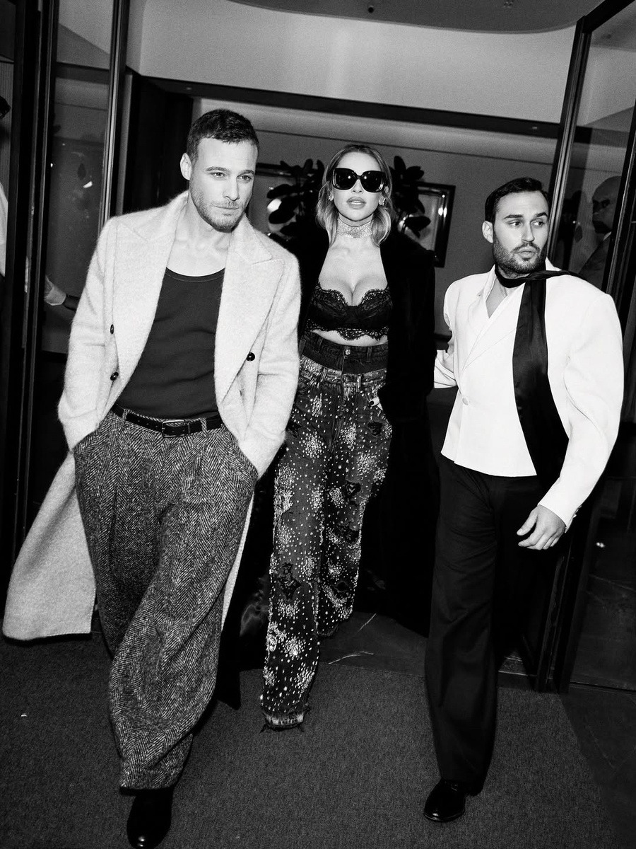 Актер Керем Бюрсин, певица Хадисе, стилист Инан Кирдемир. 