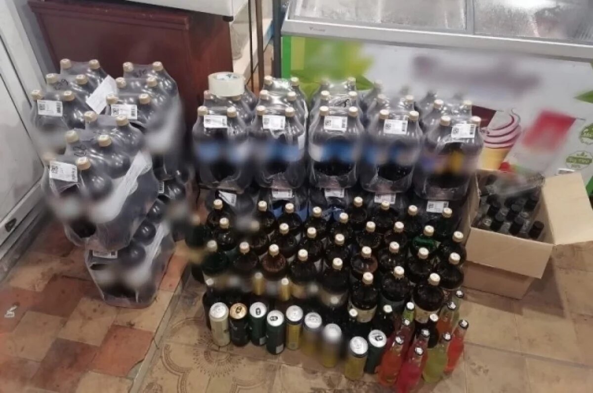    Более 200 литров спиртного изъяли из торгового павильона Томска