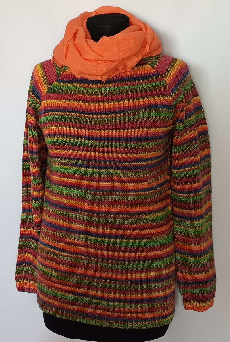 Фото Светлана Победа. Джемпер из полушерстяной моточной пряжи, жаккард, цвет мультиколор. 