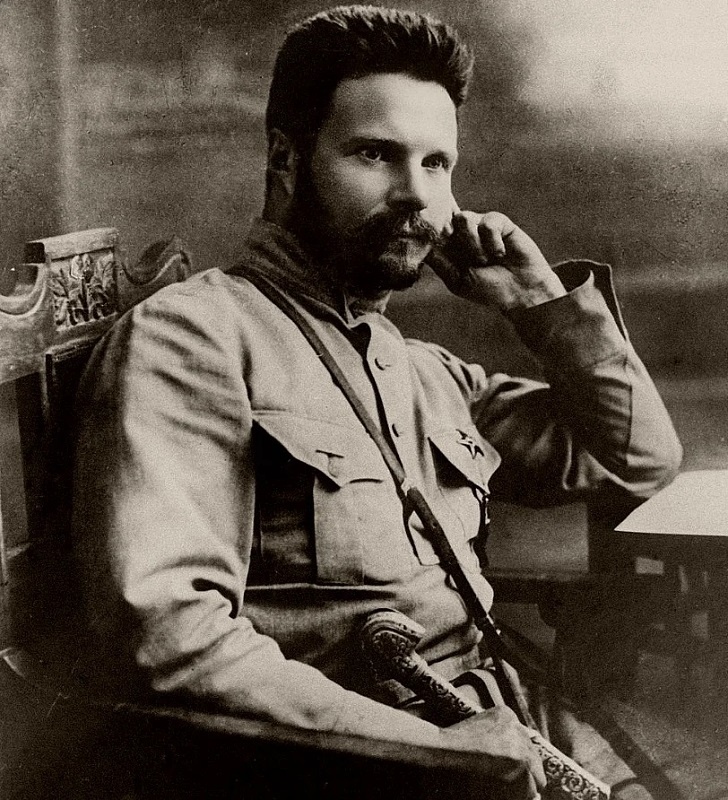 Михаил Васильевич Фрунзе (21 января [2 февраля] 1885, Пишпек, Семиреченская область — 31 октября 1925, Москва) — российский революционер, советский государственный деятель, военачальник Красной армии во время Гражданской войны, военный теоретик