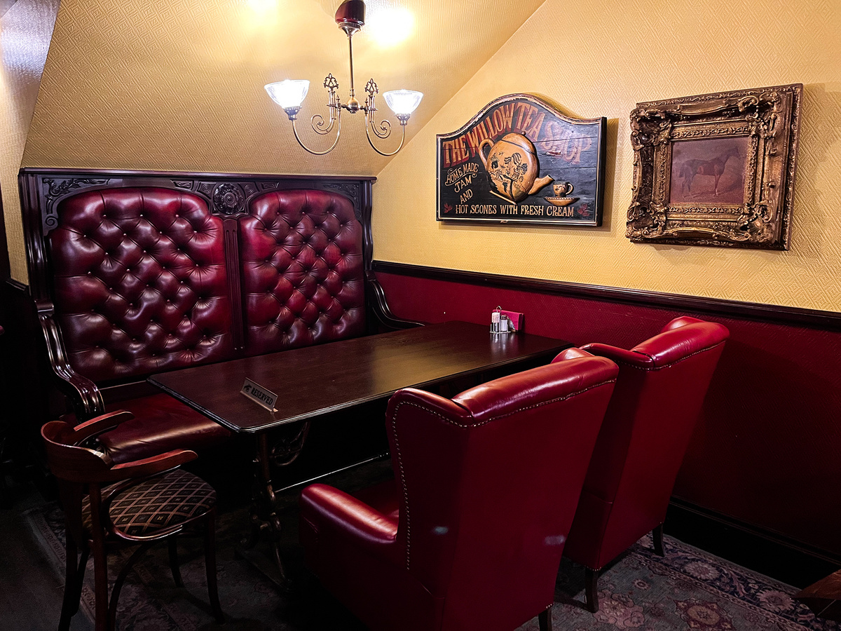 Посадочные места с мягкими кожаными креслами →