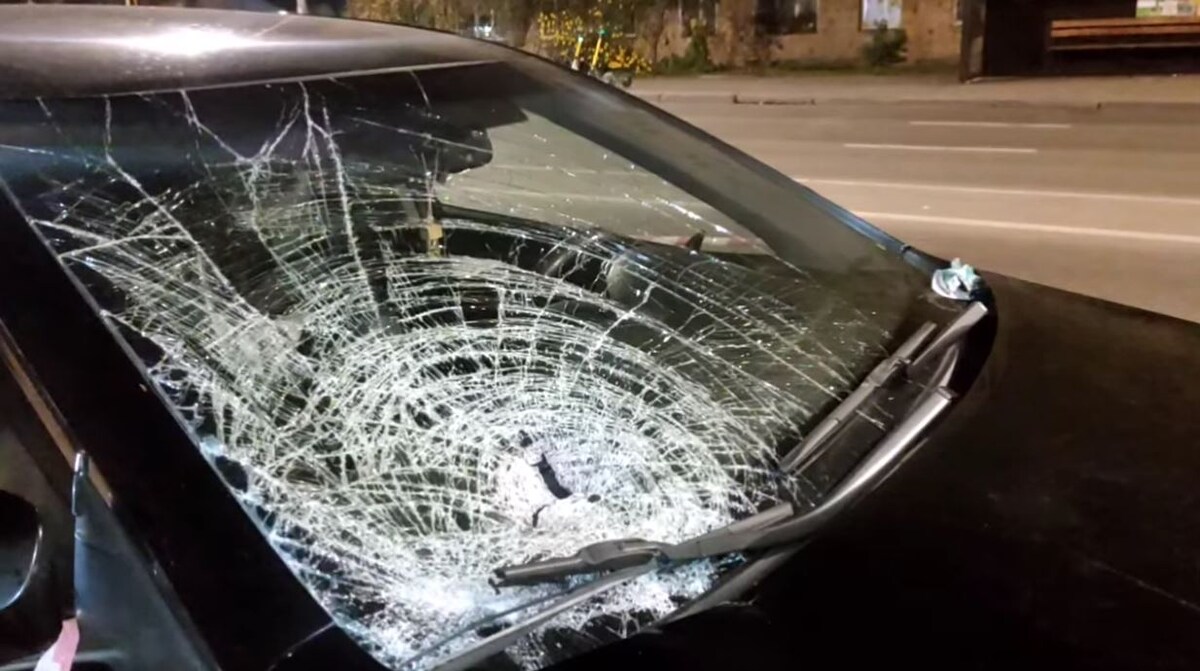     Женщина попала под колеса авто на Калинина в Красноярске и погибла