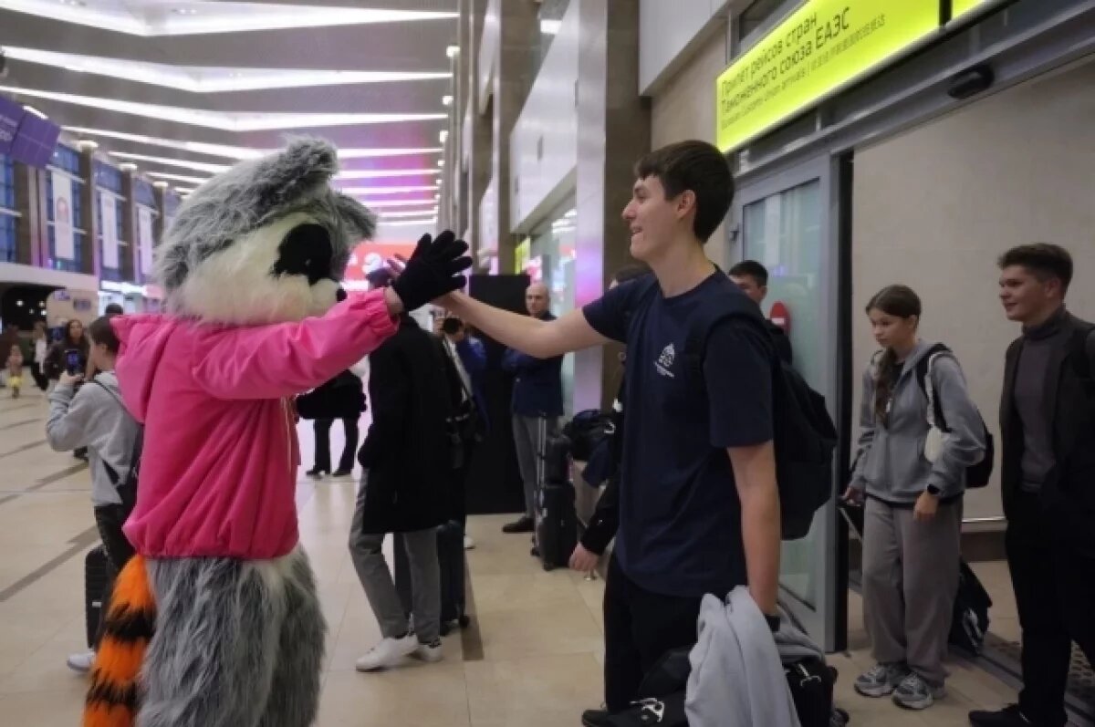    Участников олимпиады встретили в аэропорту Красноярска.