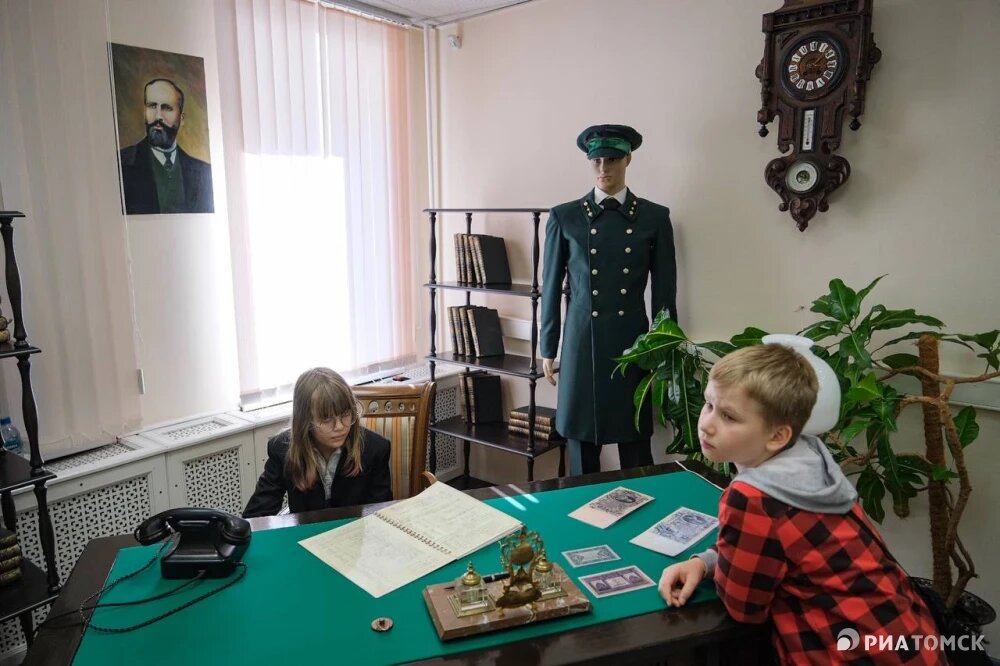    Стол томского управляющего Банком России, © РИА Томск. Никита Гольцов