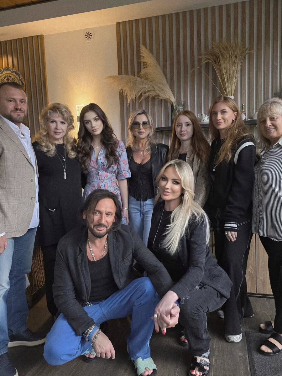 Стас Михайлов с семьей