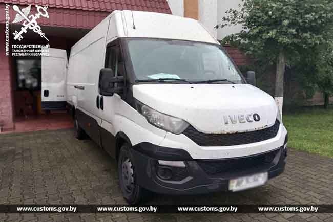 Микроавтобус IVECO и его содержимое