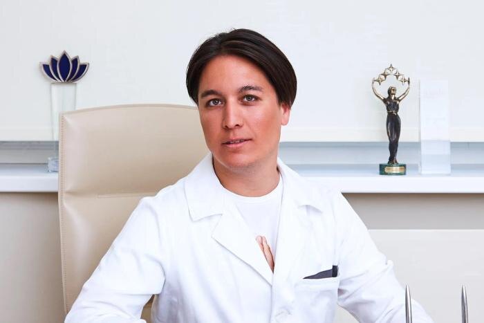 Хирург Тимур Хайдаров. Фото © drkhidarov.ru