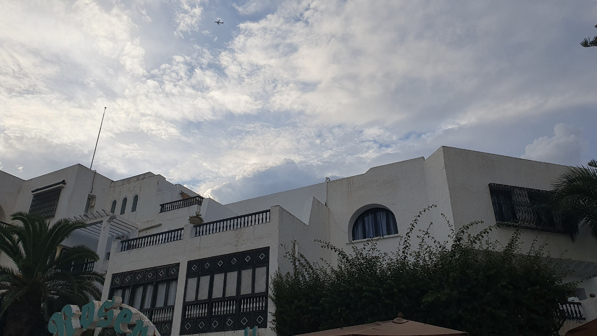 Здания в порту Эль-Кантауи. Листайте галерею назад.