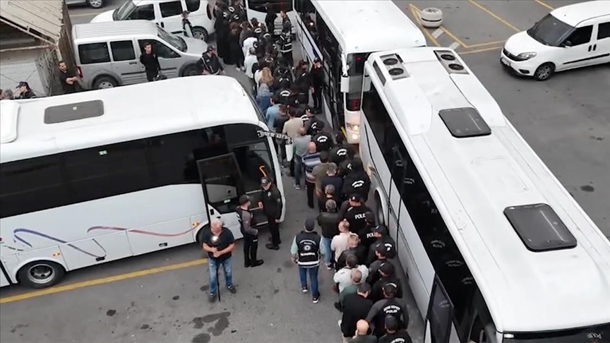 По делу задержано 116 человек. Фото: https://www.yeniasya.com.tr/Sites/YeniAsya/Upload/images/Content/2025/09/27/thumbs_b_c_e735fa2b21d5a63f0fcce627268255ad.jpg.