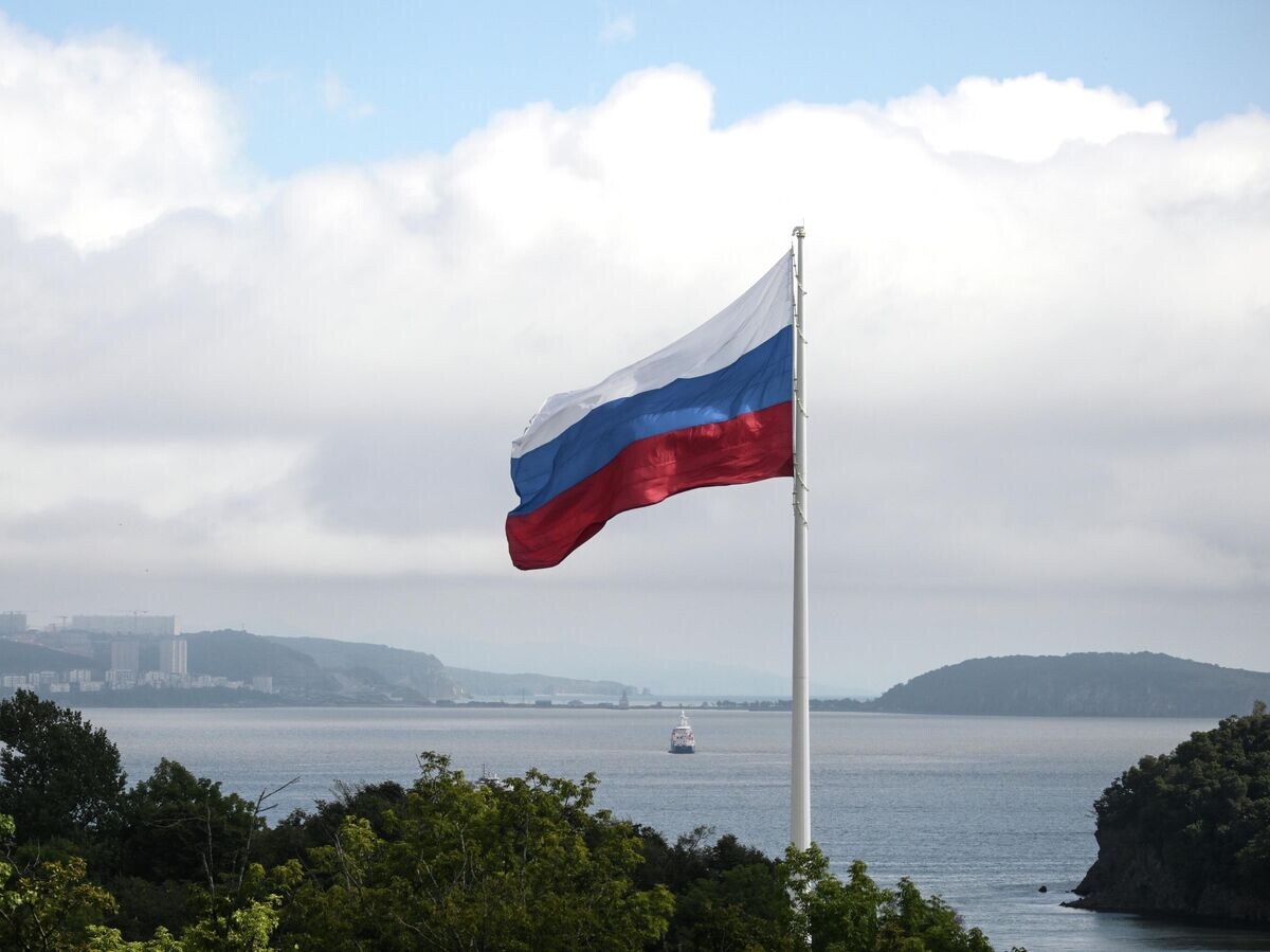    Флаг России во Владивостоке© РИА Новости / Александр Кряжев