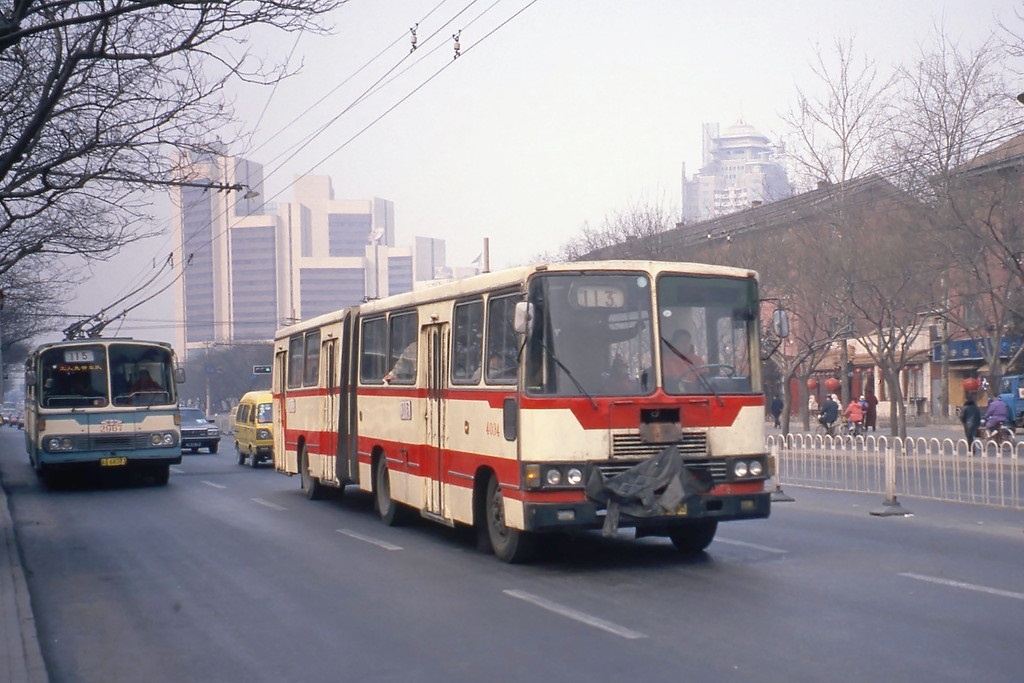 Городской транспорт Пекина в 80-90-ые годы прошлого века. Фото из открытых источников
