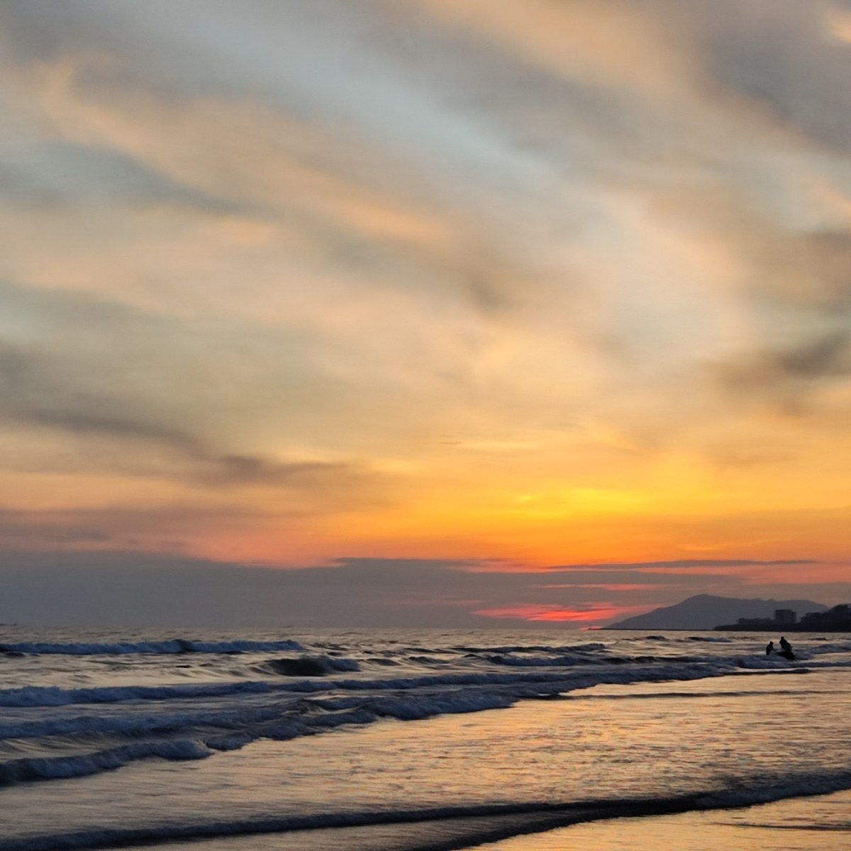 Закат в Санье