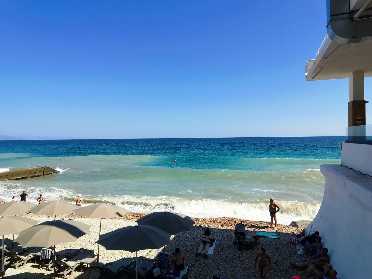 Тем более шторм на море. 