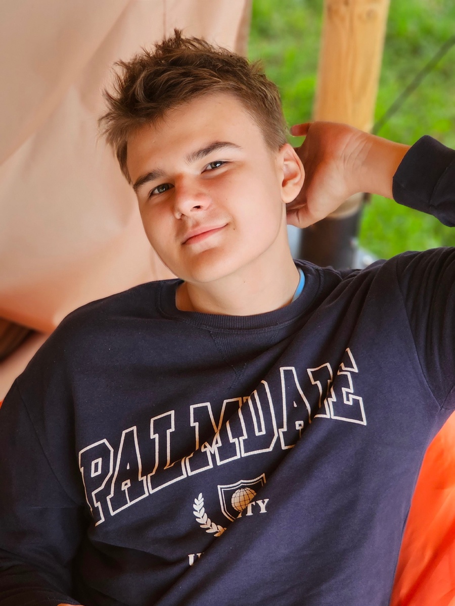 Это старшенький