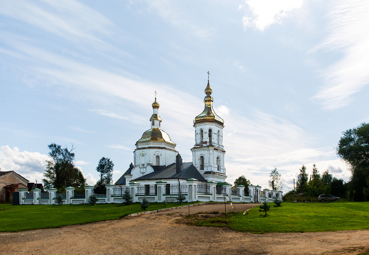 Бежецк, площадь Кости Чернышёва, 31 — Церковь Спаса Преображения