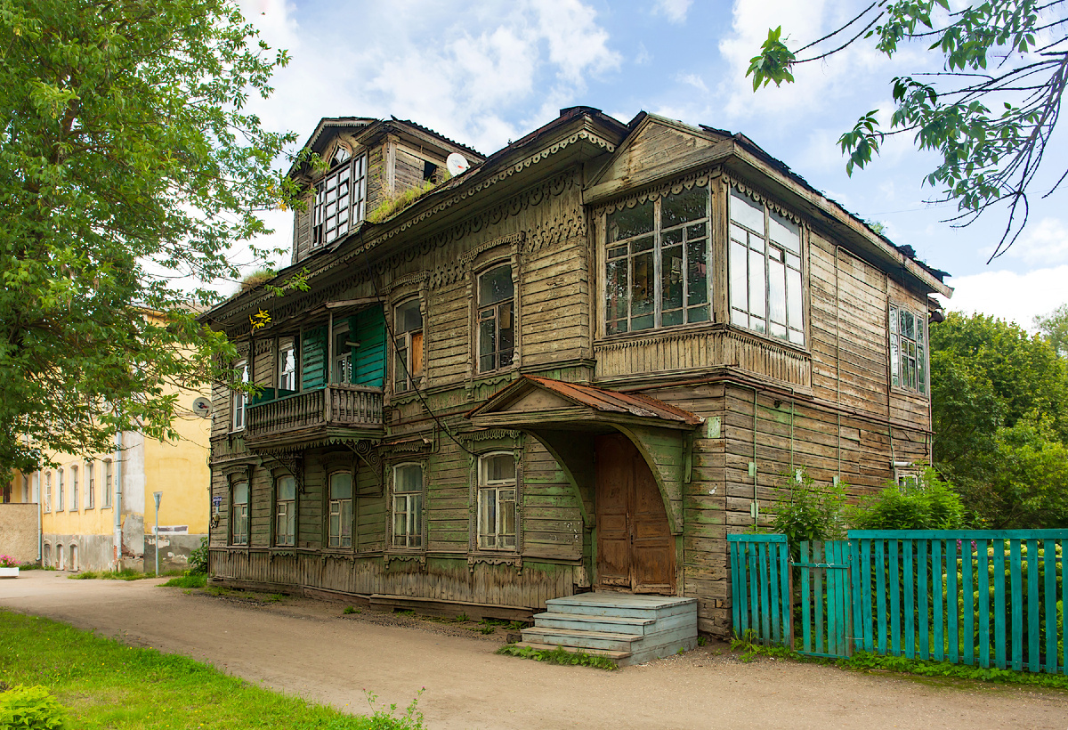 Бежецк, улица Большая, 33 — Дом купца Малышева