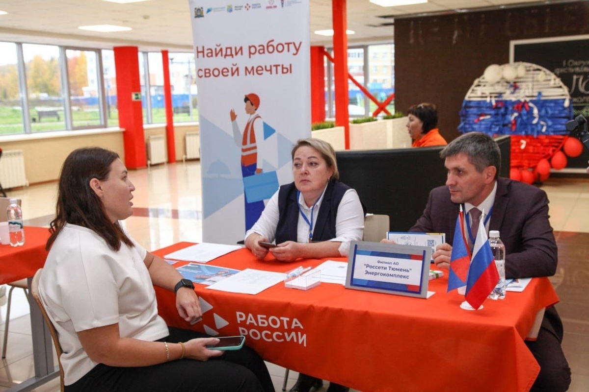    В Нягани на ярмарке вакансий ветеранам СВО и их семьям предложили 31 рабочее место