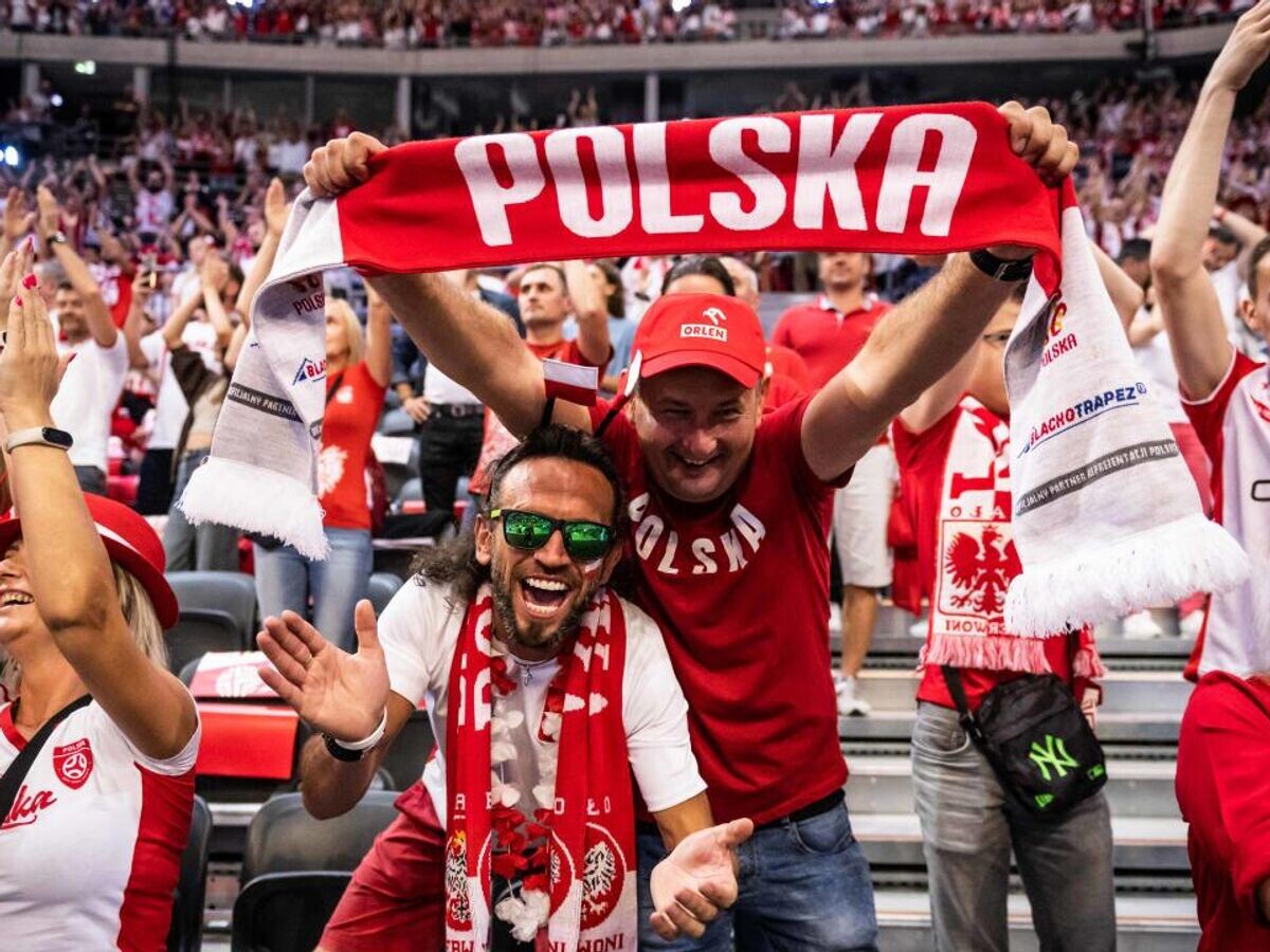    Болельщики сборной Польши по волейболу на матче чемпионата мира© Volleyball World