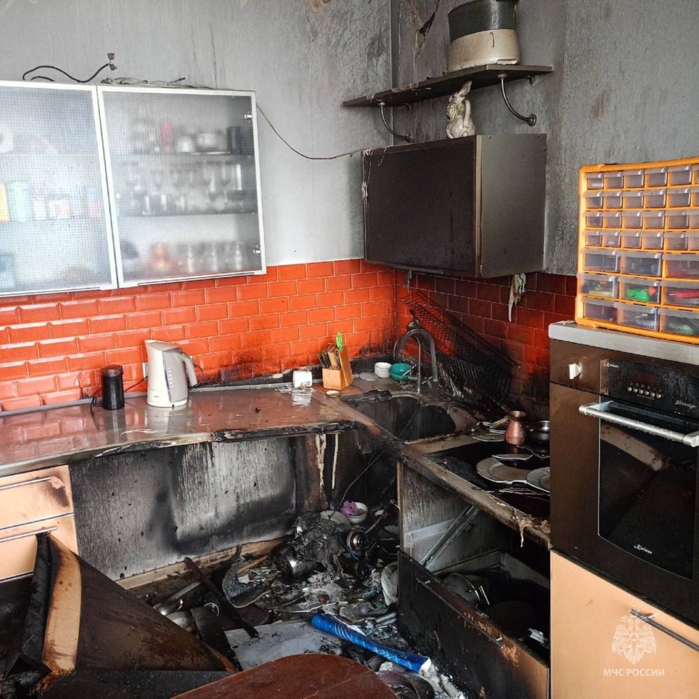    В Нижневартовске на пожаре спасли двоих человек