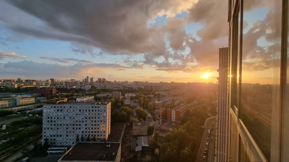 Вид с балкона на закат